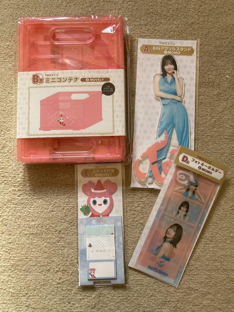 ファミマ TWICE 一番くじ モモ TWICE MOMO BIGアクリルスタンド ファミマ 一番くじA賞 - メルカリ